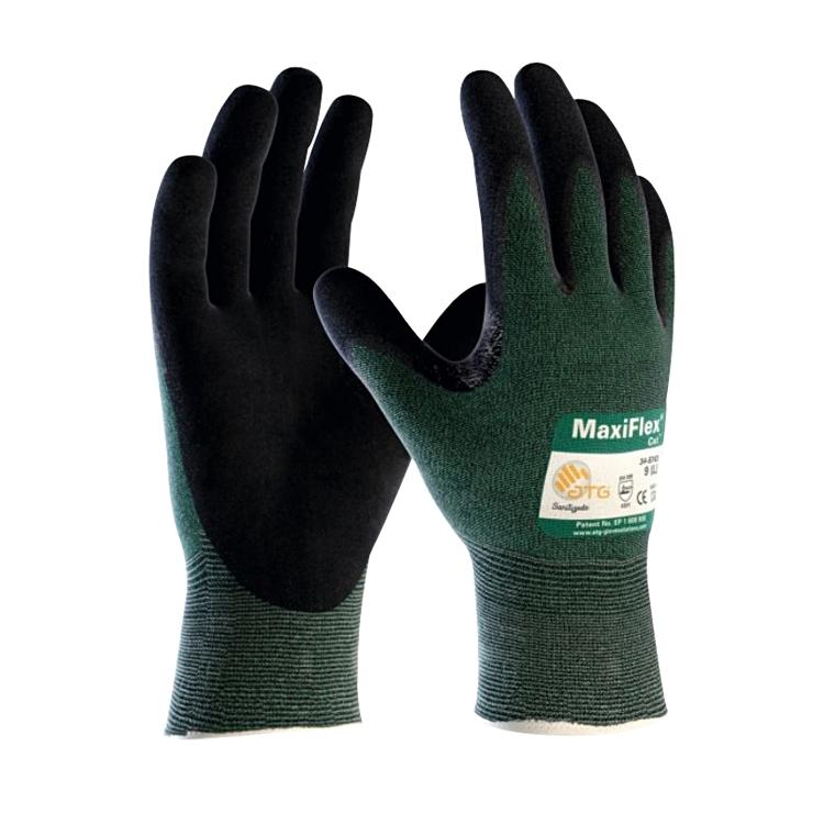 Zwei schwarze/dunkelgrüne MaxiFlex Schnittschutzhandschuhe, nitrilbeschichtet und atmungsaktiv. Handflächen/Finger schwarz, Handrücken/Bündchen dunkelgrün. Liegen mit Handflächen nach oben. Auf rechtem Handschuh: "MaxiFlex" und CE-Zeichen.
