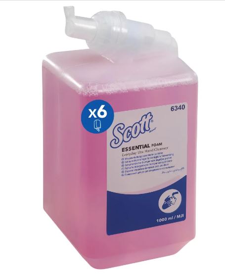 Rechteckiger Behälter mit rosafarbenem Scott Essential Foam Everyday Use Hand Cleanser, oben weißer Pumpenspender. Etikett: Produktname, 1000 ml und Händewasch-Piktogramm. Blaues x6 für Mehrfachpackung.