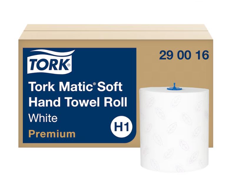Rouleau essuie-mains blanc Tork Matic Premium H1, motif feuilles, cône bleu au-dessus, debout devant un carton. Étiquette bleue : « Tork Matic Soft Hand Towel Roll White ».
