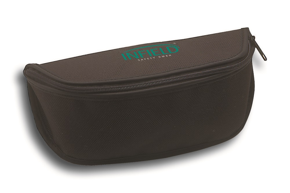 Étui à lunettes marron foncé, semi-rigide, texture fine, avec fermeture à glissière sur le dessus, idéal comme étui de ceinture. Le logo vert « Infield Safety GmbH » au centre du rabat indique un rangement sûr pour les lunettes.