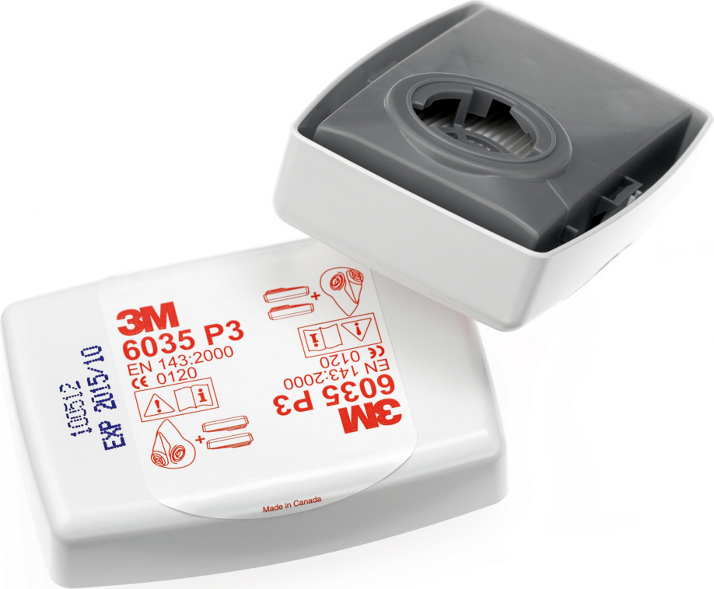 Zwei weiße 3M 6035 Partikelfilter P3 im robusten Gehäuse. Einer liegt mit bedruckter Seite nach oben, sichtbar: rotes 3M-Logo, Modellnummer, Zertifizierung. Der zweite ist umgedreht mit grauer Bajonettöffnung und Filtermaterial.
