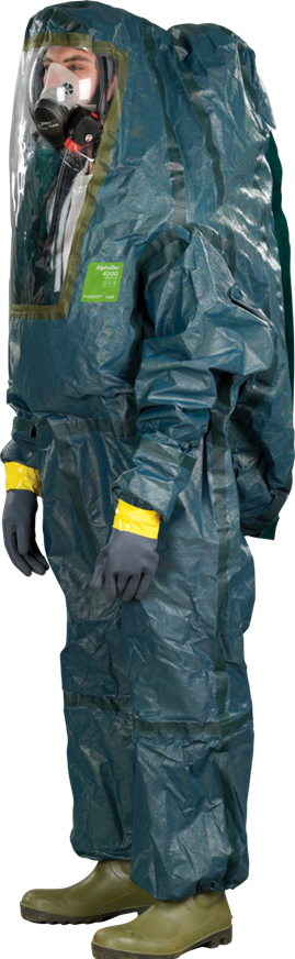 Person trägt grünen AlphaTec 4000 APOLLO Vollkörperschutzanzug. Der Chemikalienschutzanzug ist vollständig gekapselt, hat ein großes klares Visier, durch das eine Atemschutzmaske sichtbar ist. Dunkelgraue Handschuhe, grüne Stiefel.
