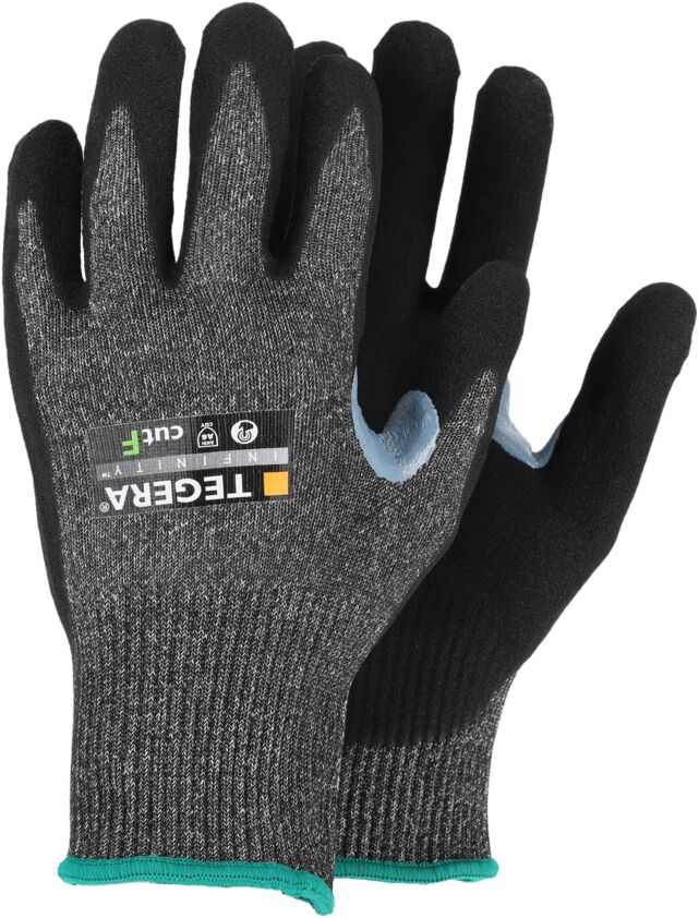 Schwarze und graue Arbeitshandschuhe mit verstärkten Handflächen und Fingerspitzen für Schnittschutz. Atmungsaktives graues Strickmaterial am Handrücken. Bündchen mit schmalem türkisfarbenem Rand. Etikett: TEGERA cut F.