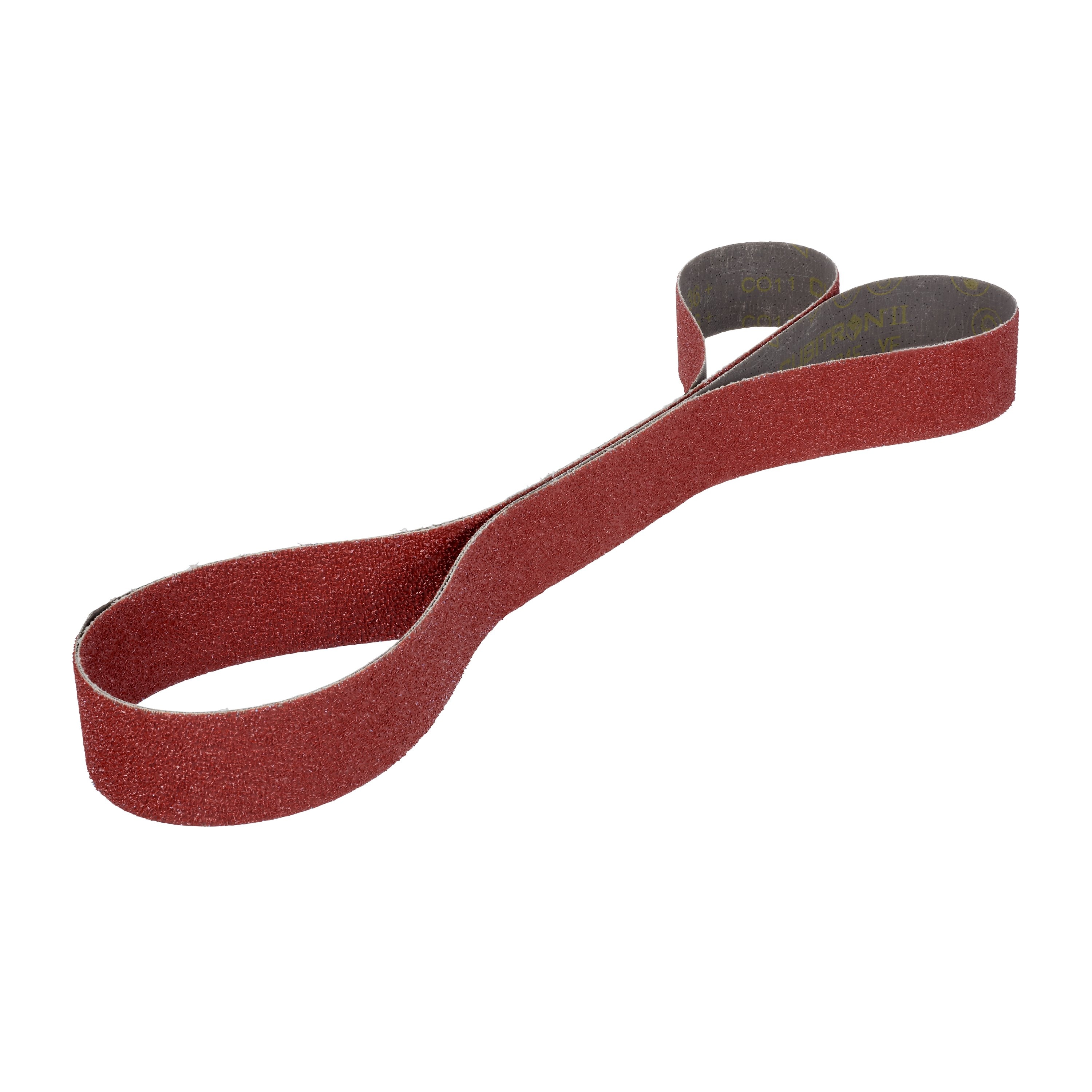 Ein rotes, flexibles Schleifband mit körniger Cubitron II Oberfläche liegt locker auf weißem Hintergrund. Das 3M Gewebeschleifband ist für Abtragsschleifen und Anfasen konzipiert und bleibt lange scharf.